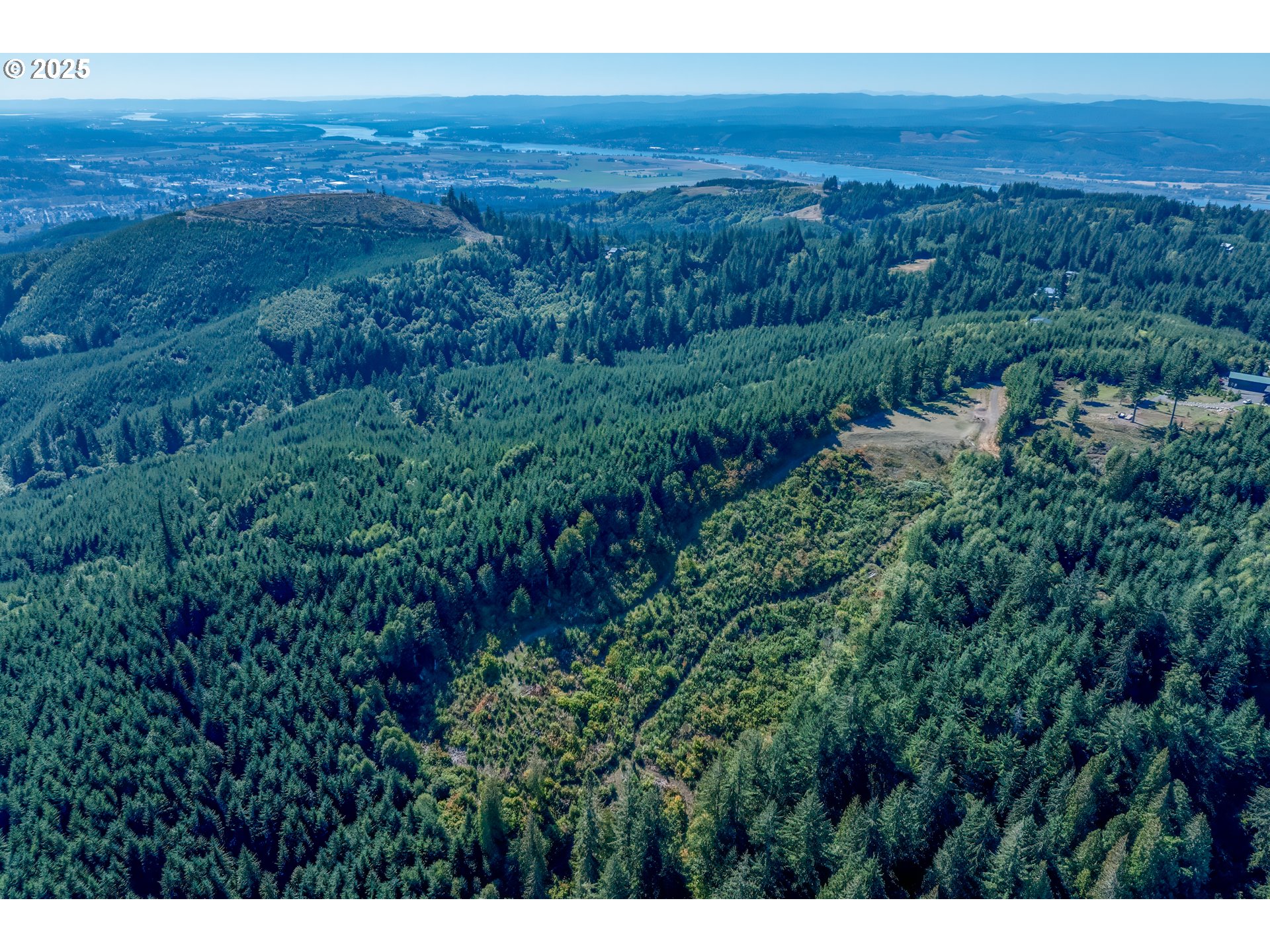 787 Five Peaks Drive Kalama, WA 98625 - Photo 8 of 14 a view of a city with an ocean