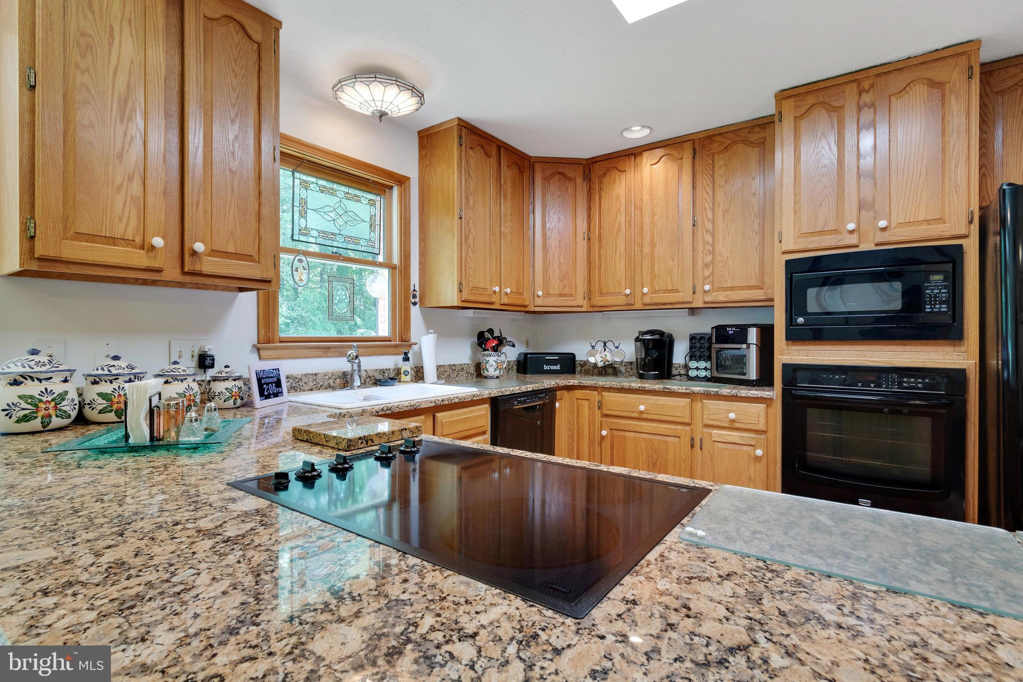 17161 Hudson Mill Road Culpeper, VA 22701 - Photo 3 of 42 Beautiful Granite counters with breakfast bar.