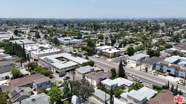 $1,299,995 | 13350 Victory Boulevard, Van Nuys, CA 91401