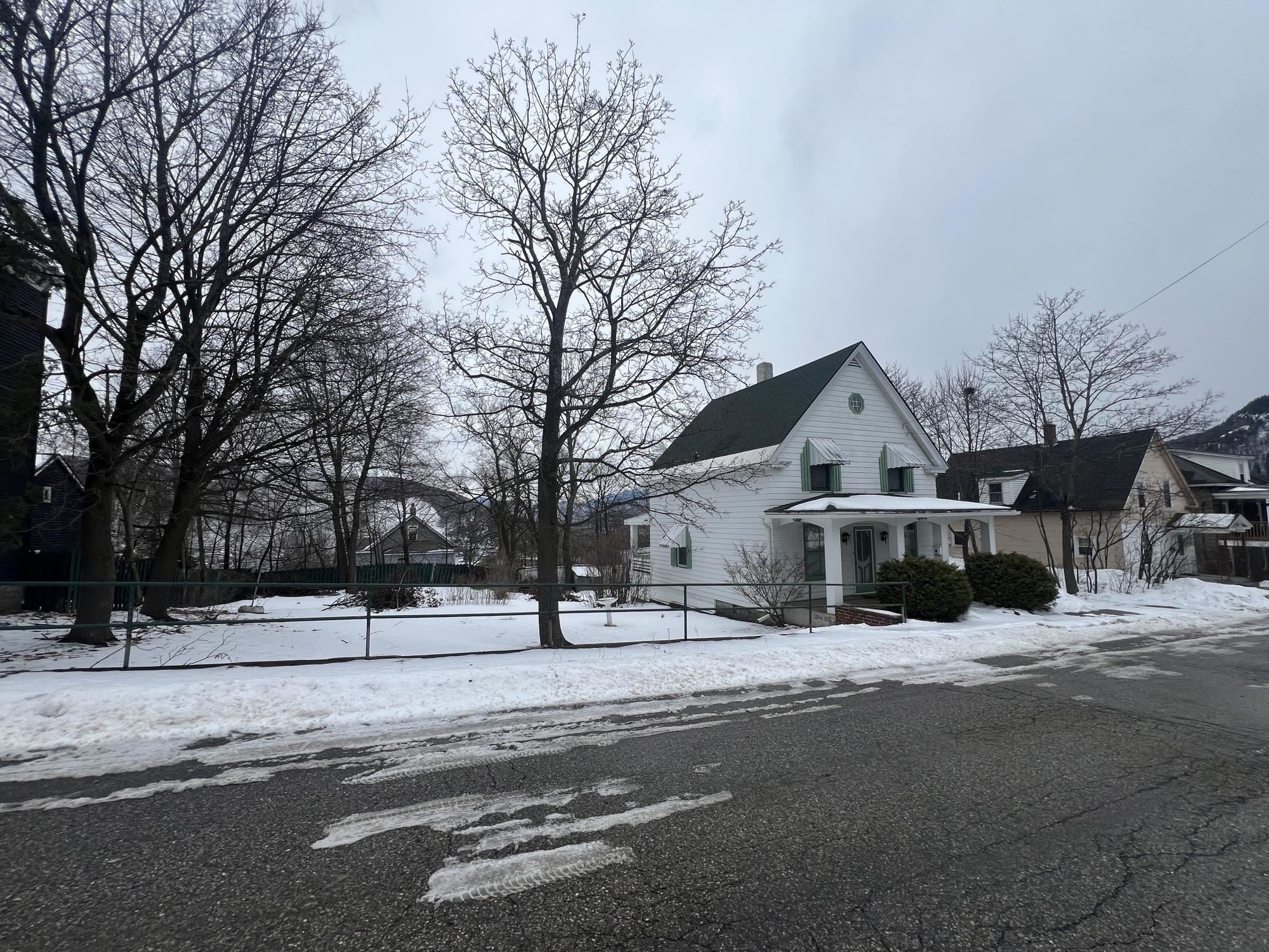 86 Elm Street Berlin, NH 03570 - Photo 3 of 50