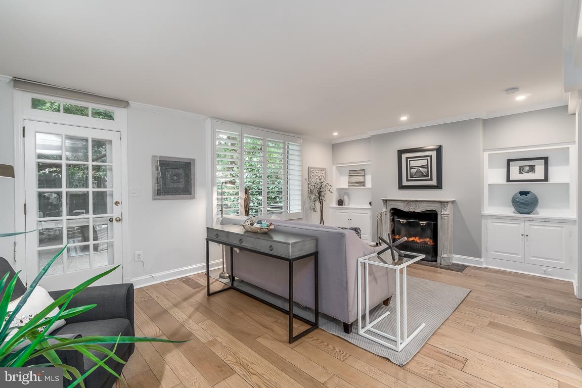 1306 34th Street Northwest Washington, DC 20007 - Photo 4 of 27 Living room