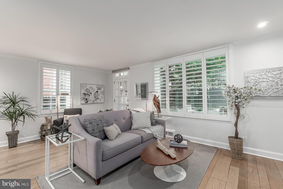 1306 34th Street Northwest Washington, DC 20007 - Photo 5 of 27 Living room
