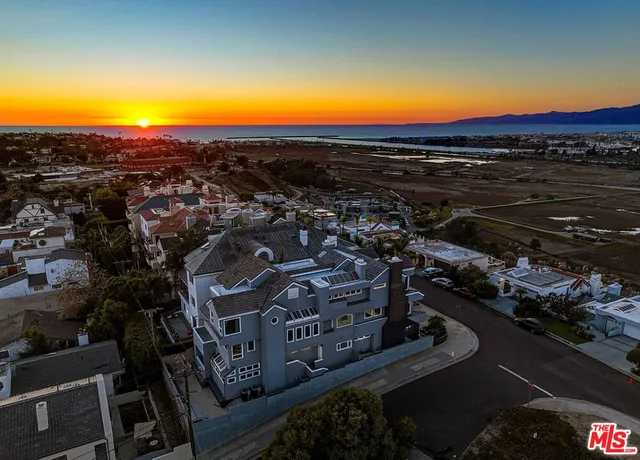 $4,875,000 | 7800 Veragua Drive, Playa del Rey, CA 90293