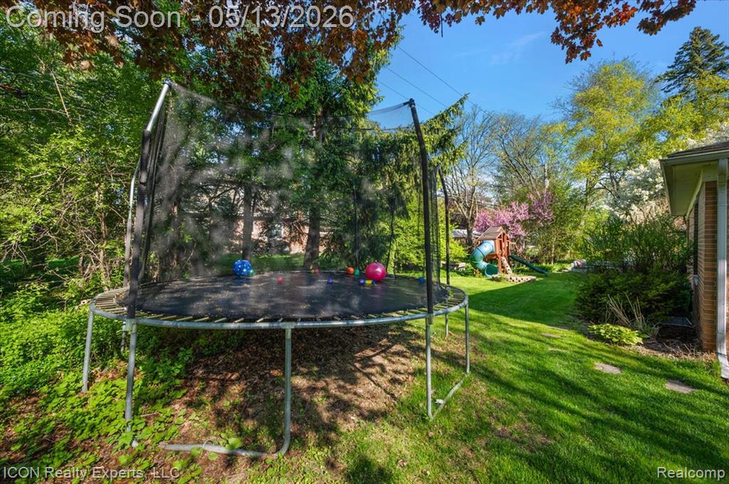 2720 Bridle Road Bloomfield Hills, MI 48304 - Photo 32 of 42 Gallery Image 32