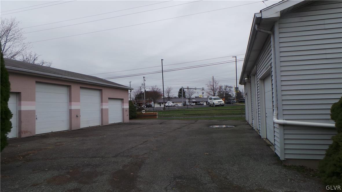 2710 Middletown Road Bethlehem, PA 18020 - Photo 10 of 14