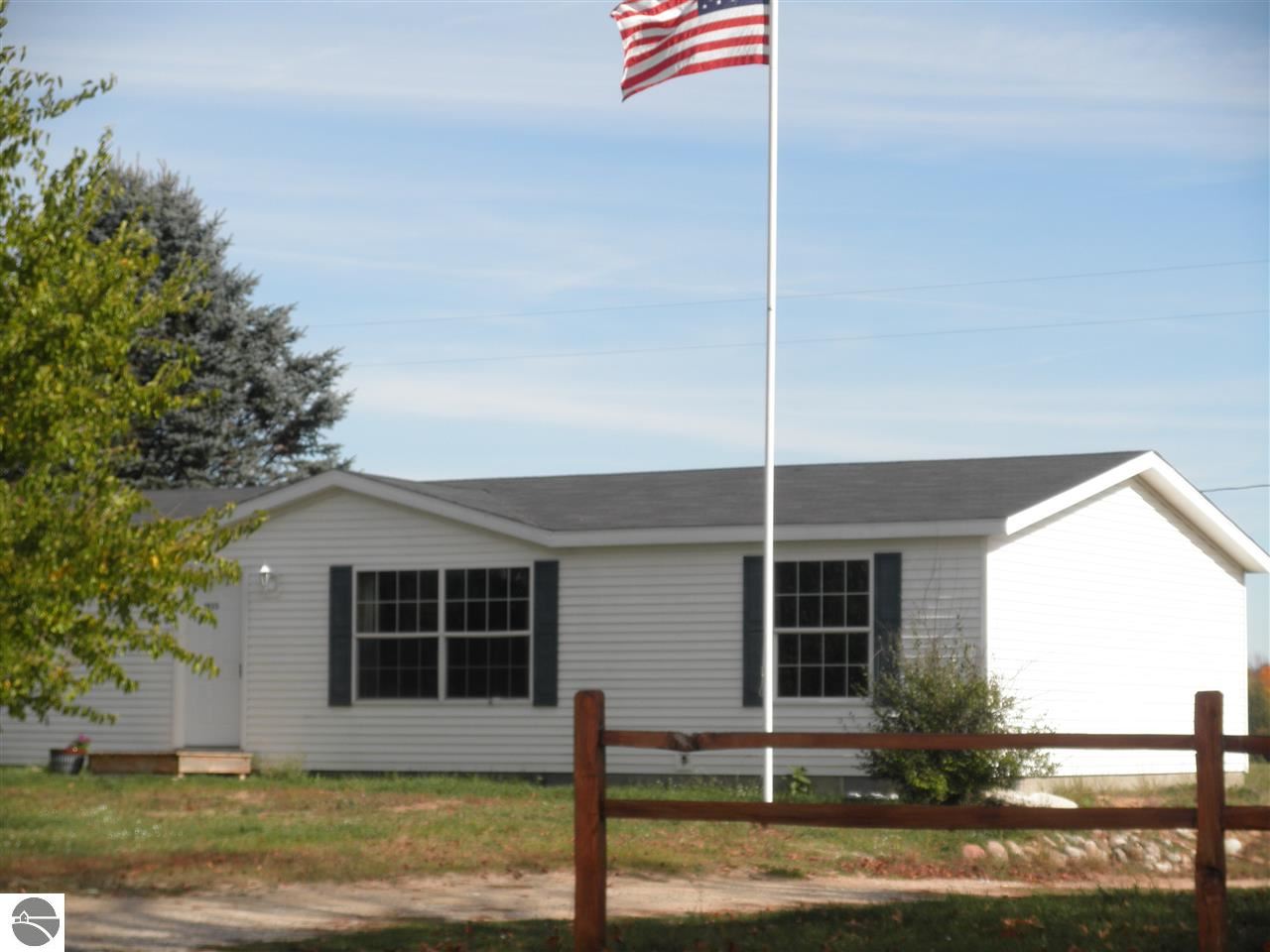 3933 Crofton Road South Boardman, MI 49680 - Photo 3 of 16 1777291-2.JPG