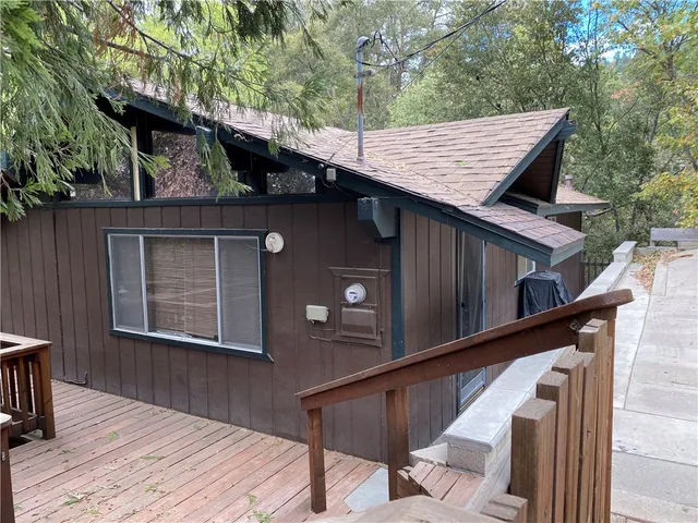 a view of a house with a large tree