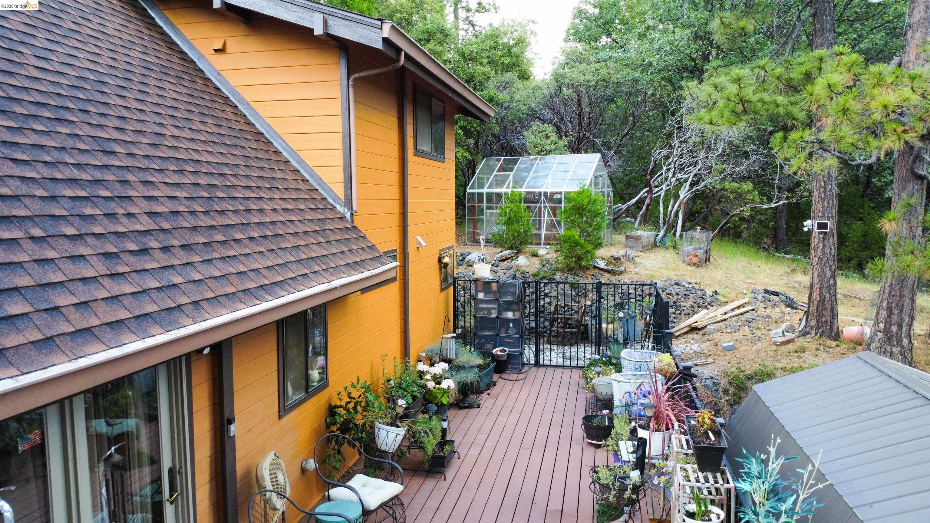 22555 South Fork Road Sonora, CA 95370 - Photo 34 of 35 a view of an outdoor sitting space