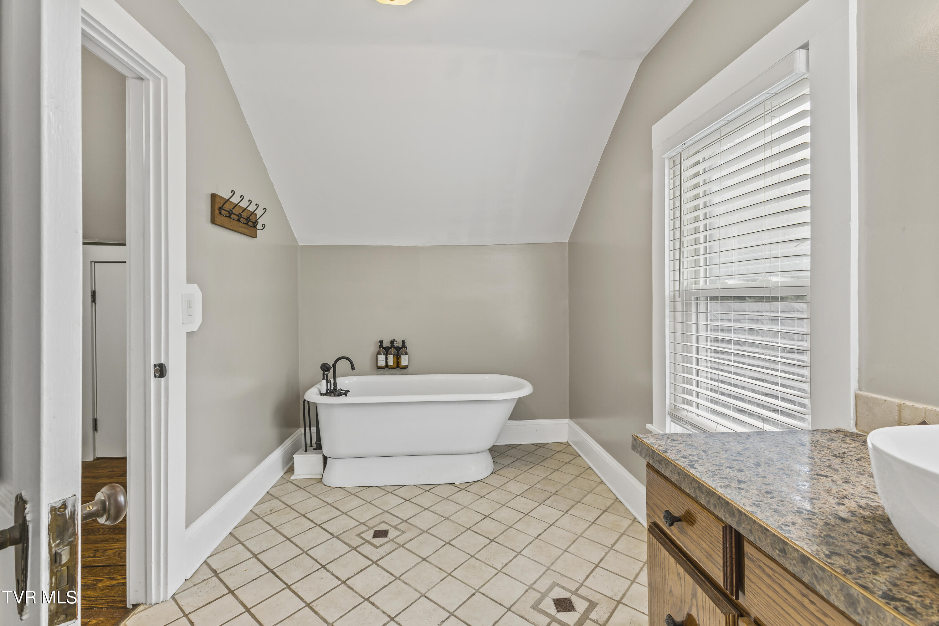 4154 Ridge Road Kingsport, TN 37660 - Photo 40 of 67 128A8276