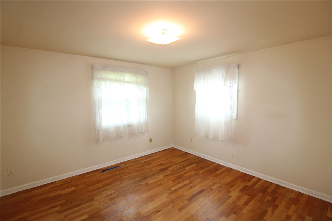 6496 Calkins Road Flint, MI 48532 - Photo 11 of 21 31384311-10.JPG