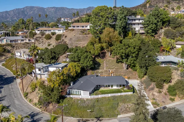 a picture of a bench in front of a building