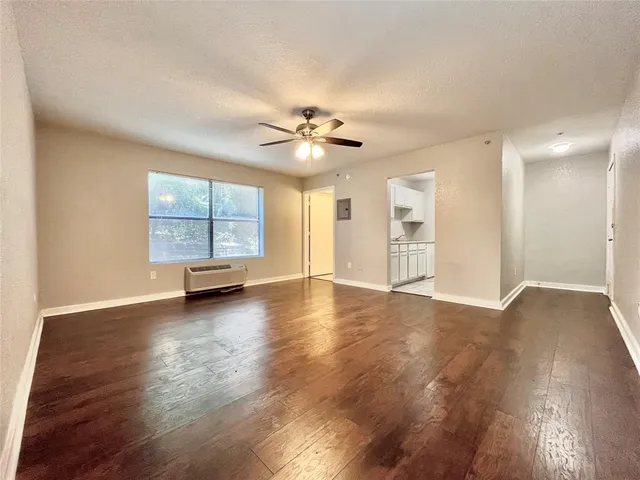 $825 | 701 West Sycamore Street, Unit 107, Denton, TX 76201