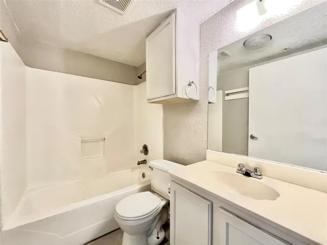 $825 | 701 West Sycamore Street, Unit 107, Denton, TX 76201