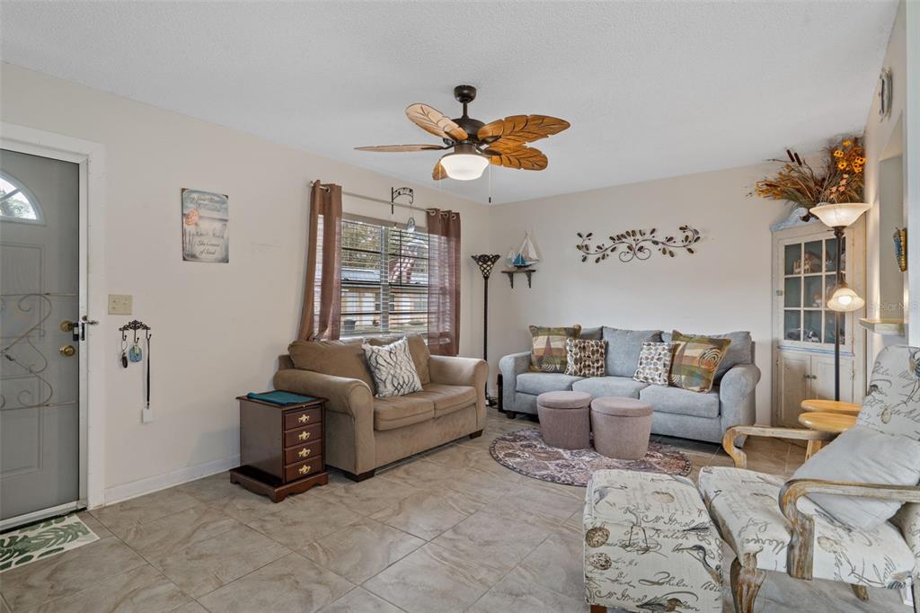 11630 Bayonet Lane New Port Richey, FL 34654 - Photo 5 of 58 a living room with furniture