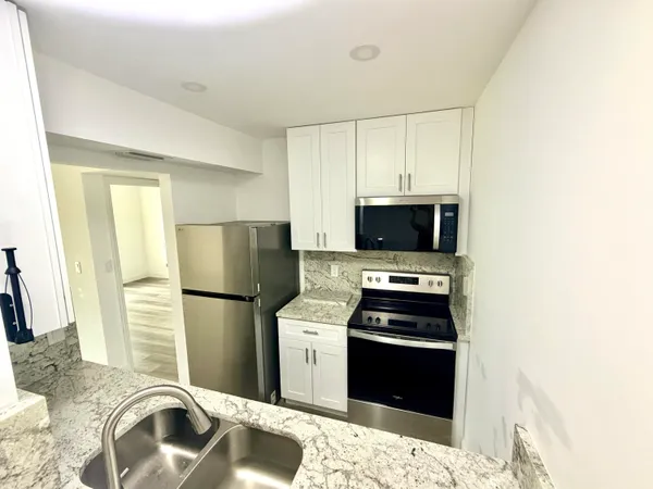 $1,700 | 1766 Abbey Road, Unit 105, West Palm Beach, FL 33415