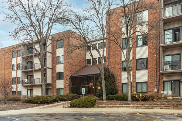 $299,000 | 3030 Pheasant Creek Drive, Unit 307, Northbrook, IL 60062