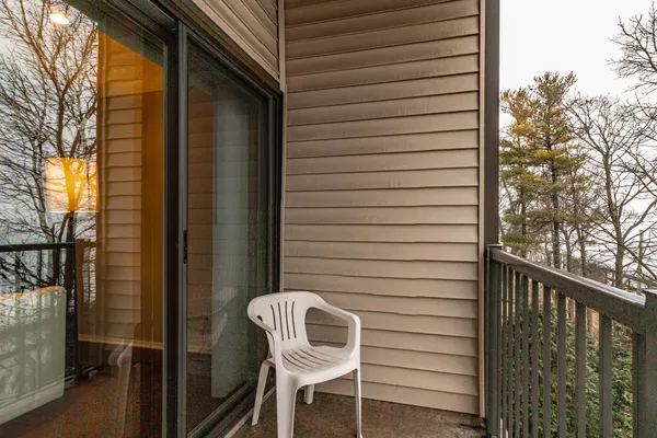 $299,000 | 3030 Pheasant Creek Drive, Unit 307, Northbrook, IL 60062