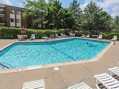 $299,000 | 3030 Pheasant Creek Drive, Unit 307, Northbrook, IL 60062