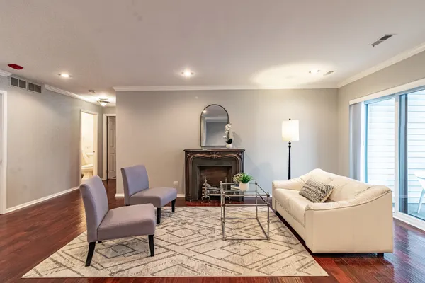 $299,000 | 3030 Pheasant Creek Drive, Unit 307, Northbrook, IL 60062