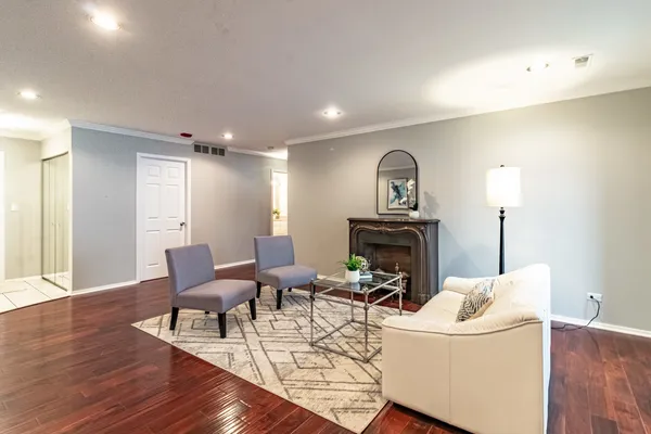 $299,000 | 3030 Pheasant Creek Drive, Unit 307, Northbrook, IL 60062