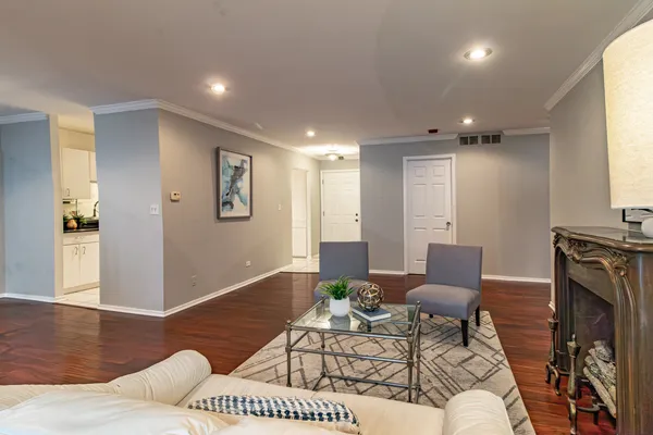 $299,000 | 3030 Pheasant Creek Drive, Unit 307, Northbrook, IL 60062