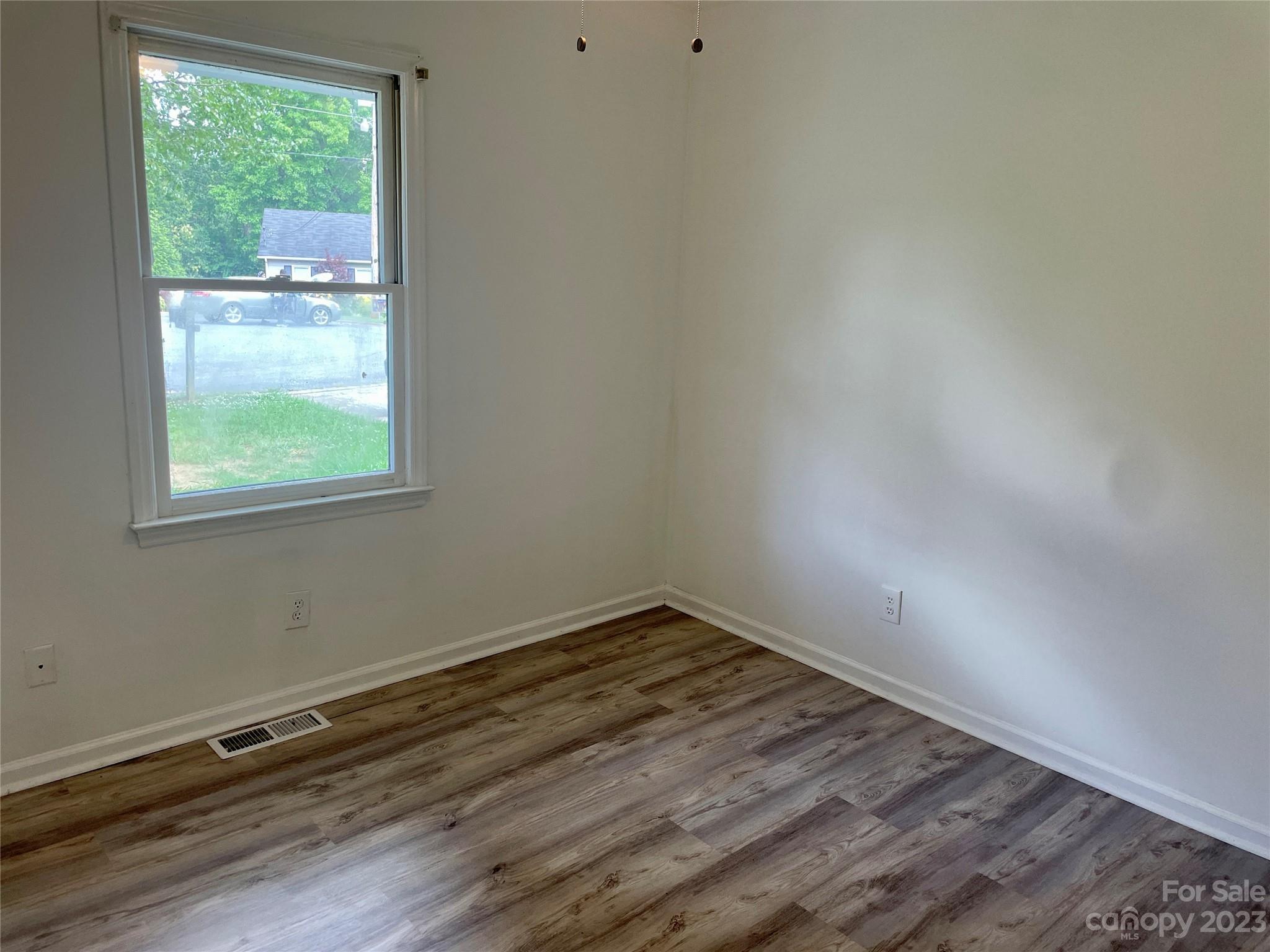 326 Finley Square Rock Hill, SC 29730 - Photo 10 of 15 an empty room with a window