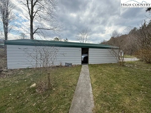 a view of a backyard of the house