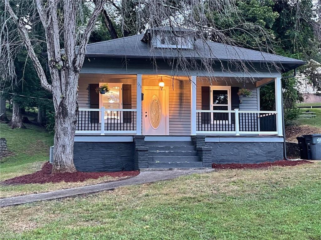 123 East Spring Street Elkin, NC 28621 - Photo 2 of 32 Gallery Image 2