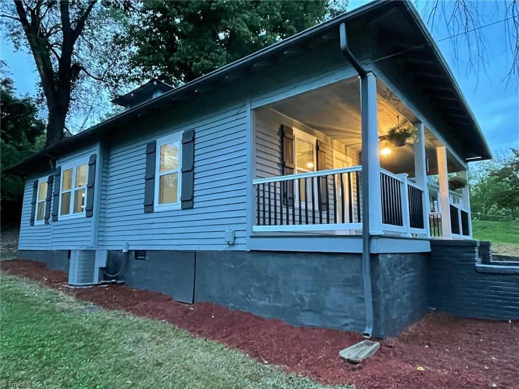 123 East Spring Street Elkin, NC 28621 - Photo 4 of 32 Gallery Image 4