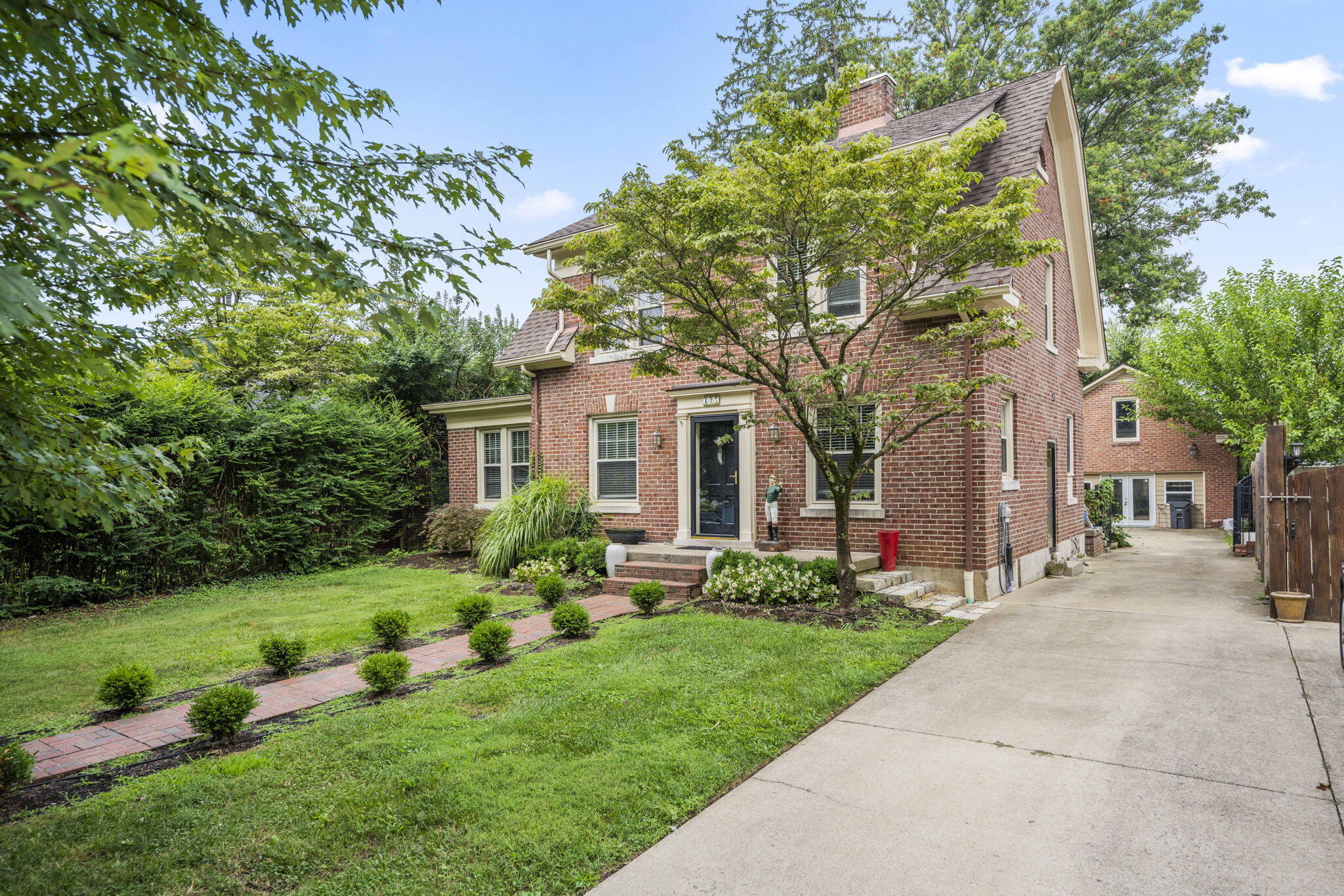 427 Dudley Road Lexington, KY 40502 - Photo 2 of 42 2-web-or-mls-20250729-427-Dudley-Rd-fh-0