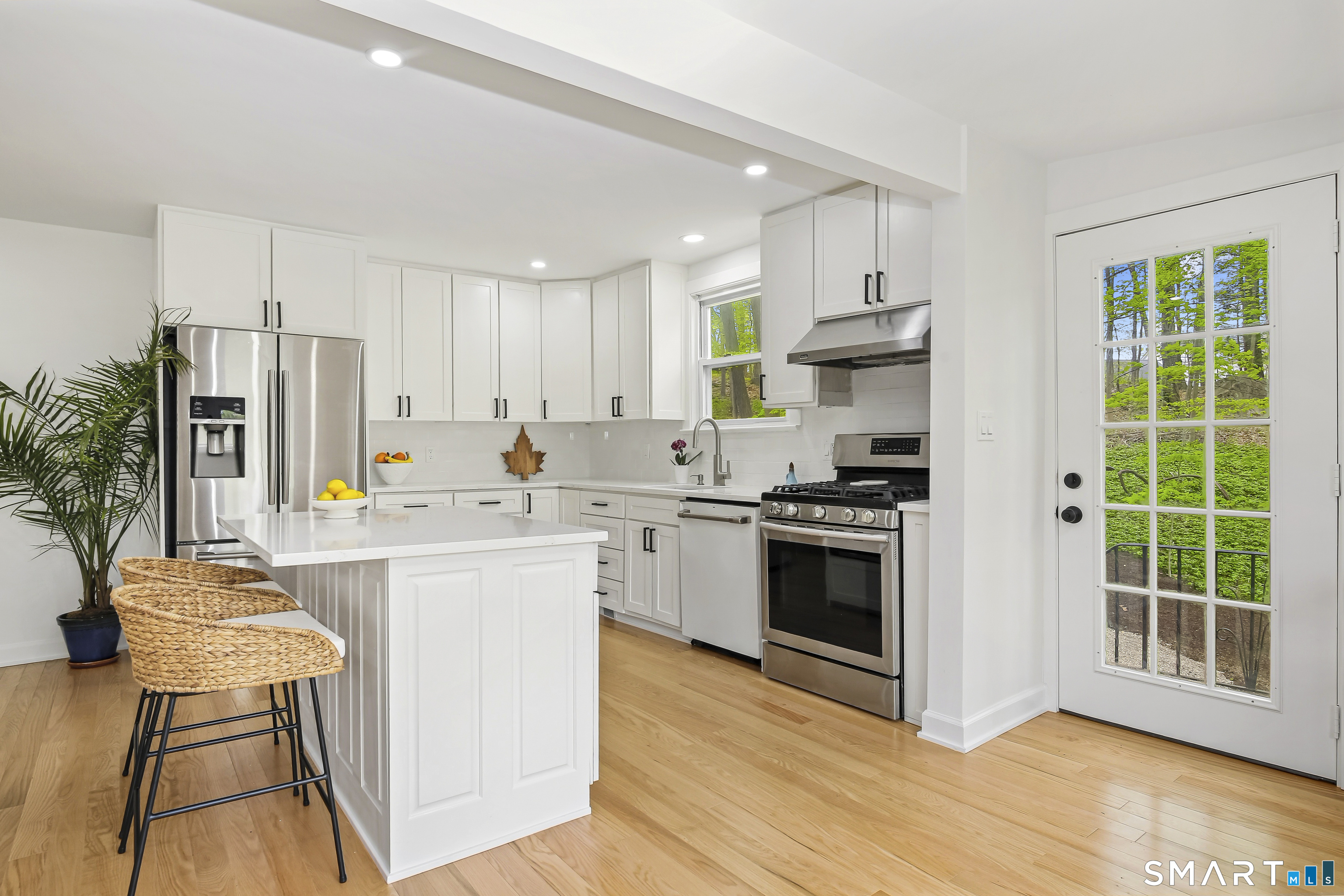 318 Mountain Road Ridgefield, CT 06877 - Photo 4 of 29