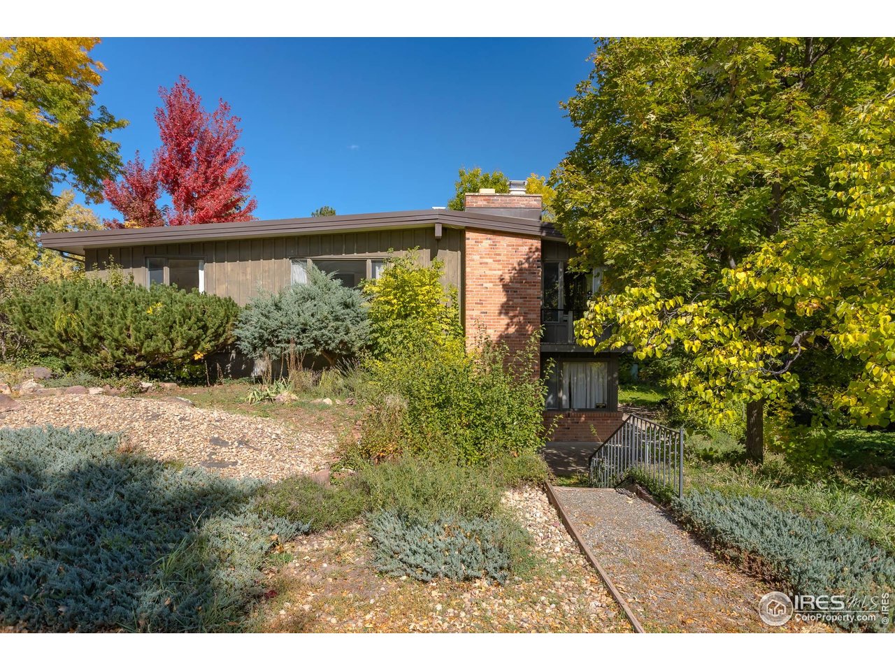 2207 Bluebell Avenue Boulder, CO 80302 - Photo 32 of 47 a view of a backyard