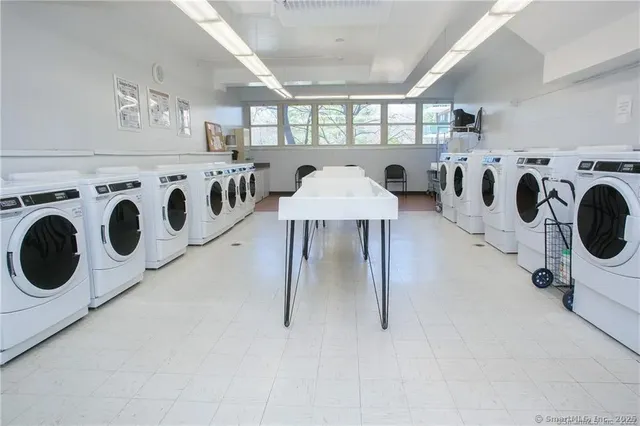 $140,000 | 31 Woodland Street, Unit 1E, Hartford, CT 06105