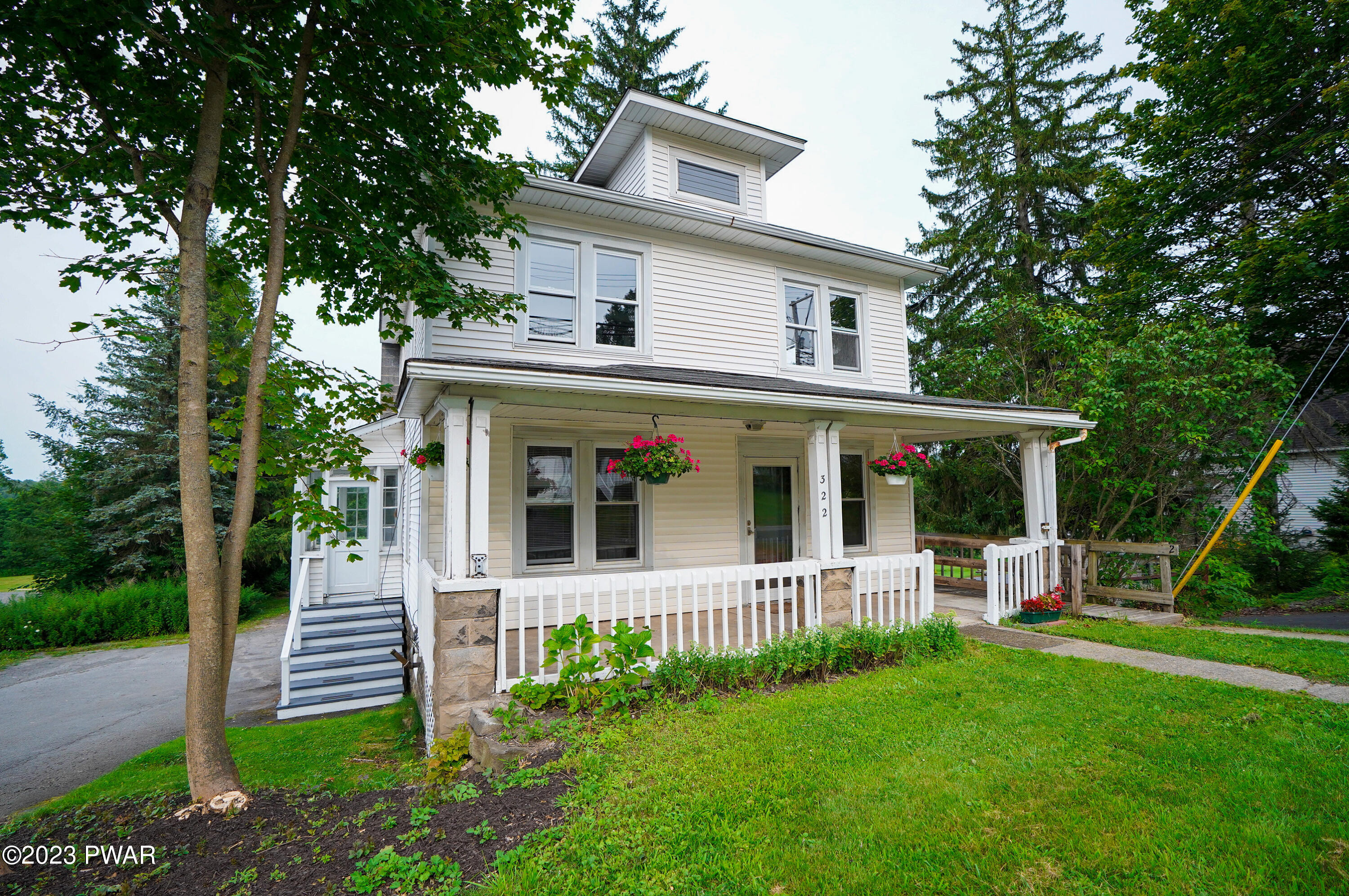 322 North Main Street Moscow, PA 18444 - Photo 2 of 48