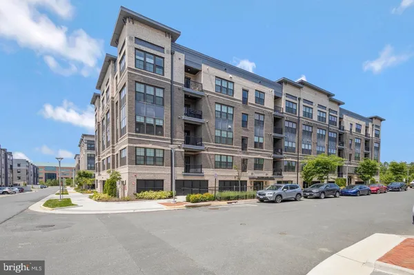 $590,000 | 2324 Wind Charm Street, Unit 306, Herndon, VA 20171