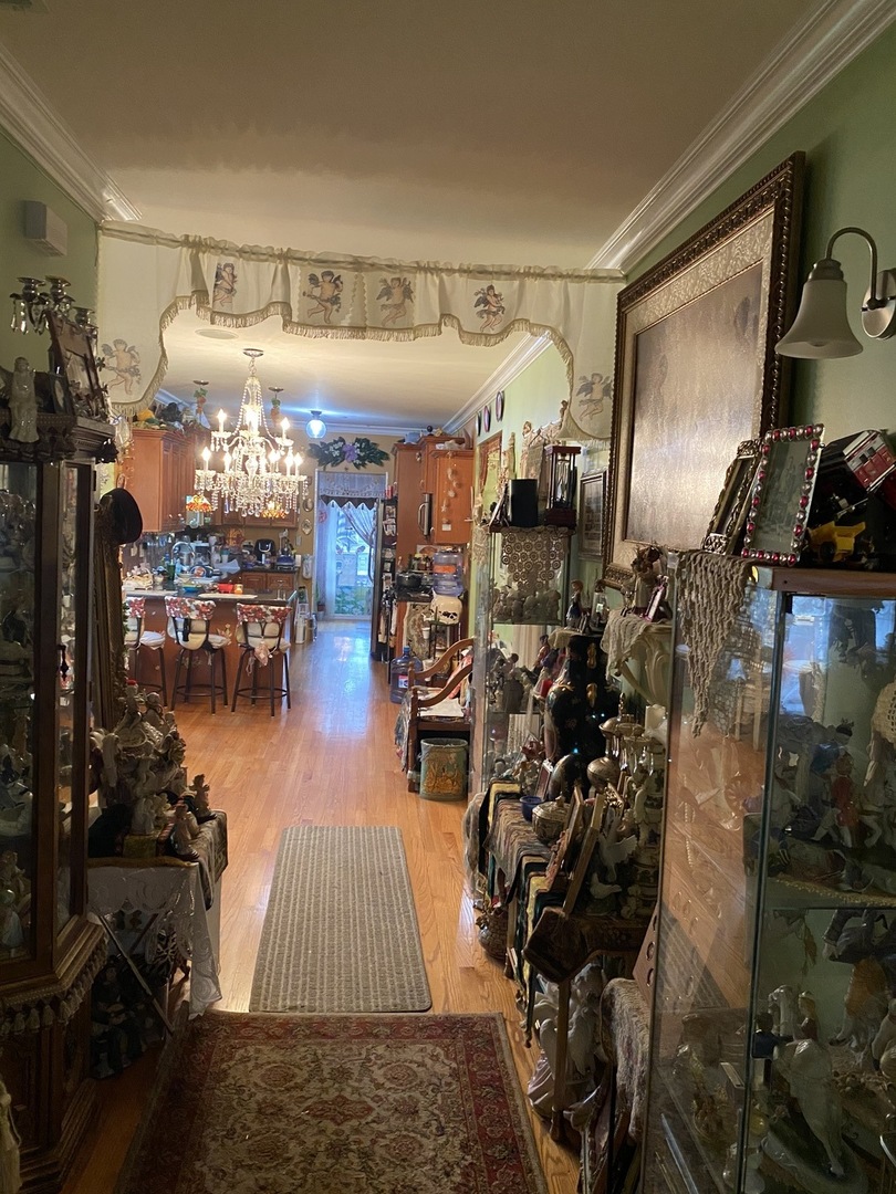 3447 North Ridgeway Avenue Chicago, IL 60618 - Photo 10 of 42 Gallery Image 10