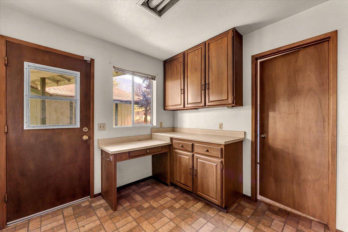 770 Day Road McArthur, CA 96056 - Photo 11 of 34 Laundry room
