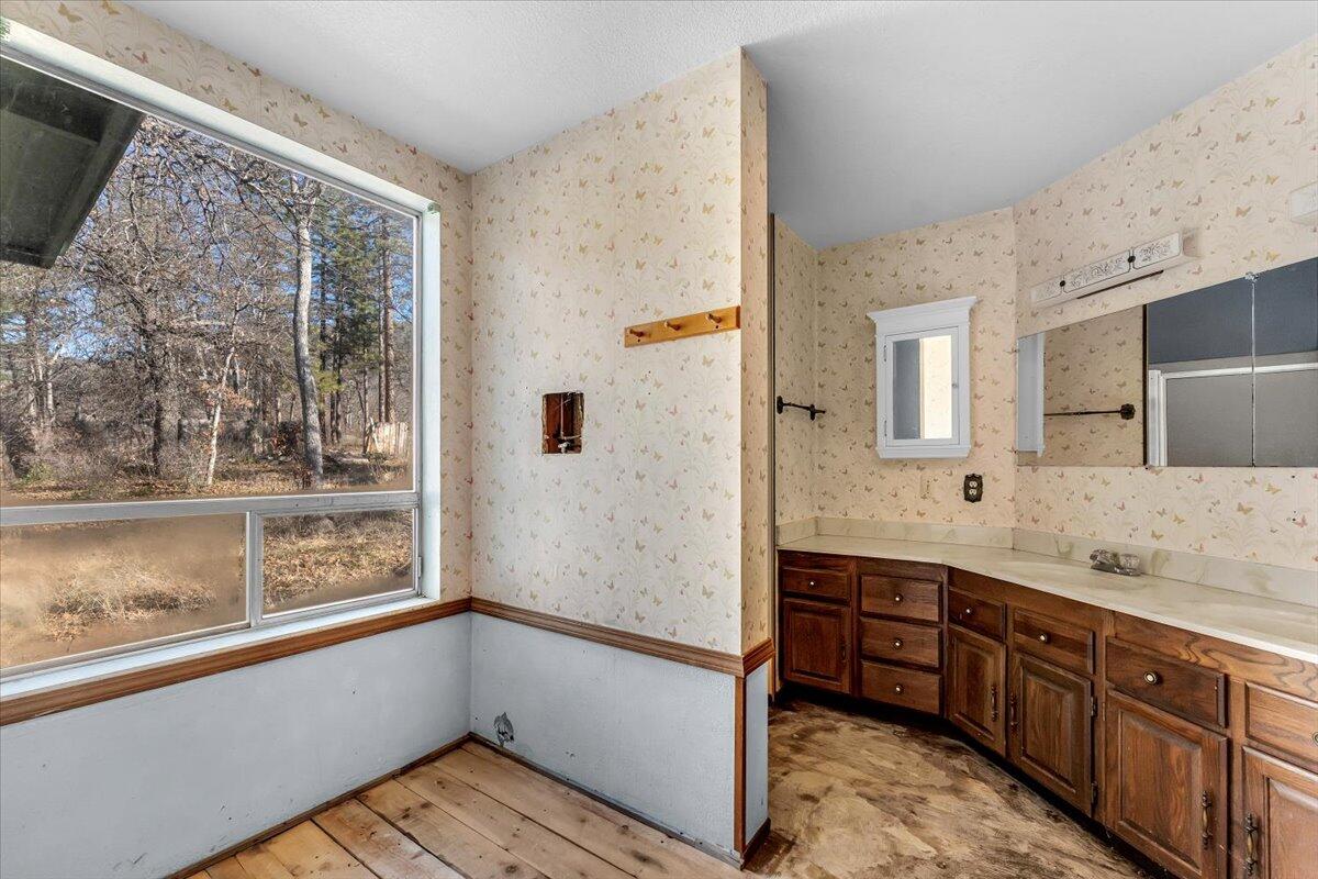 770 Day Road McArthur, CA 96056 - Photo 12 of 34 Primary bathroom