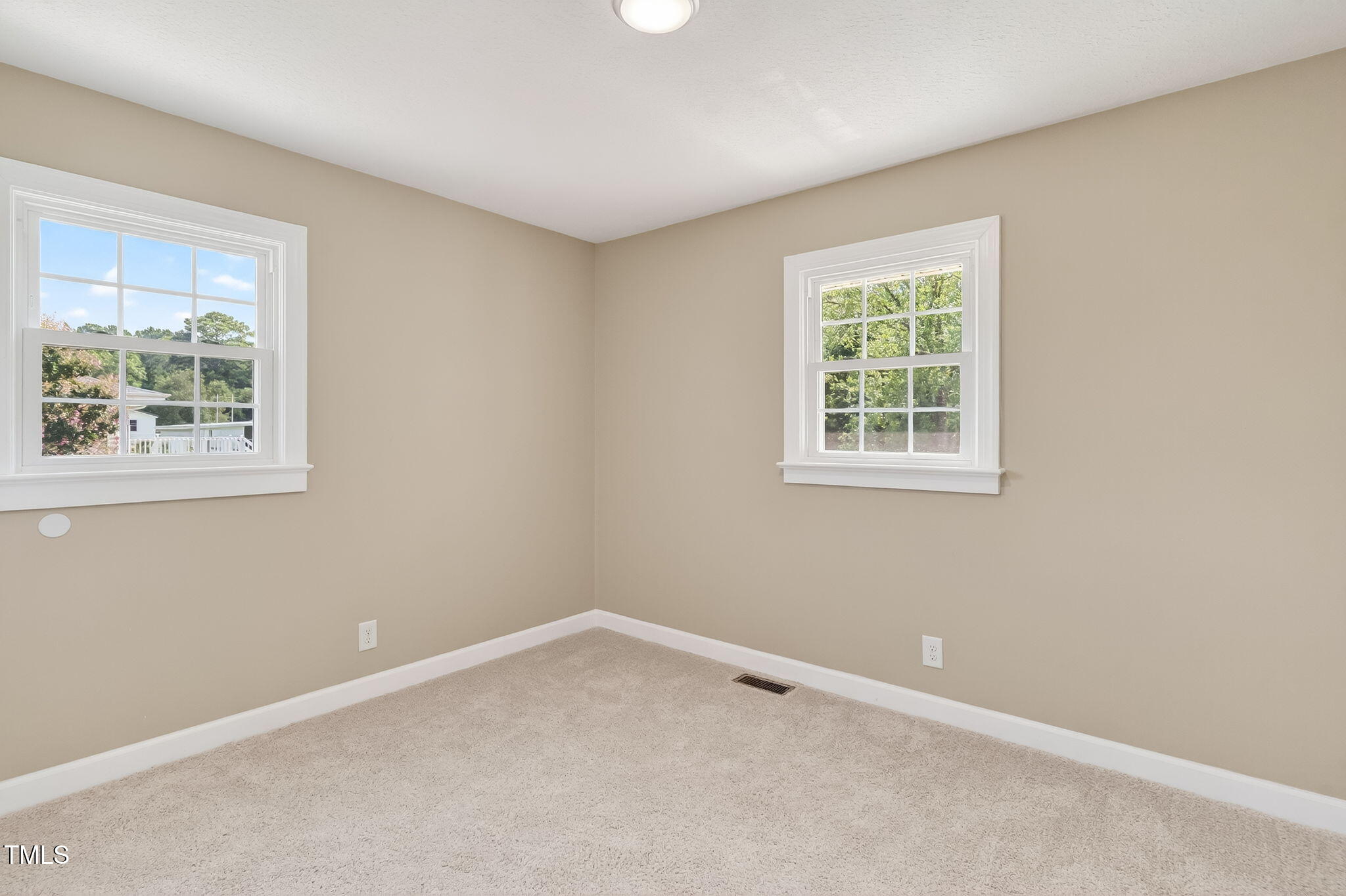 6715 Princeton Kenly Road Princeton, NC 27569 - Photo 13 of 35 an empty room with windows