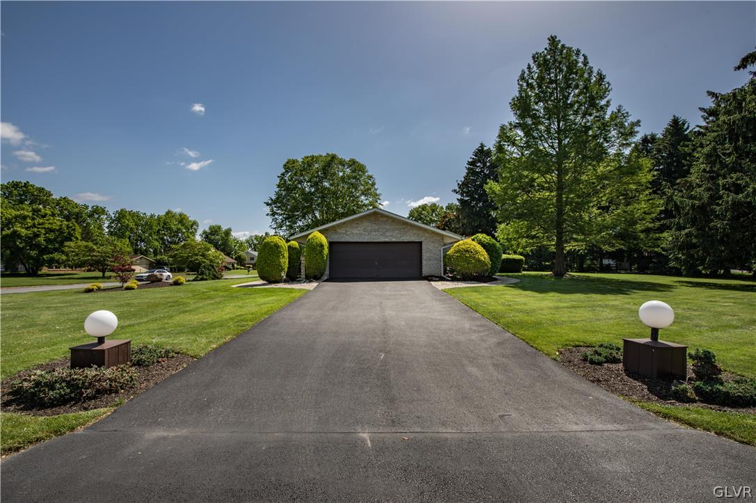 975 Wedgewood Road Bethlehem, PA 18017 - Photo 4 of 49 Generous off street parking