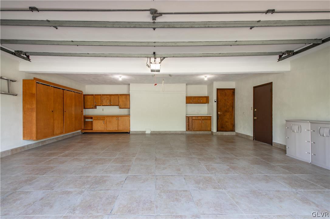 975 Wedgewood Road Bethlehem, PA 18017 - Photo 7 of 49 Gallery Image 7