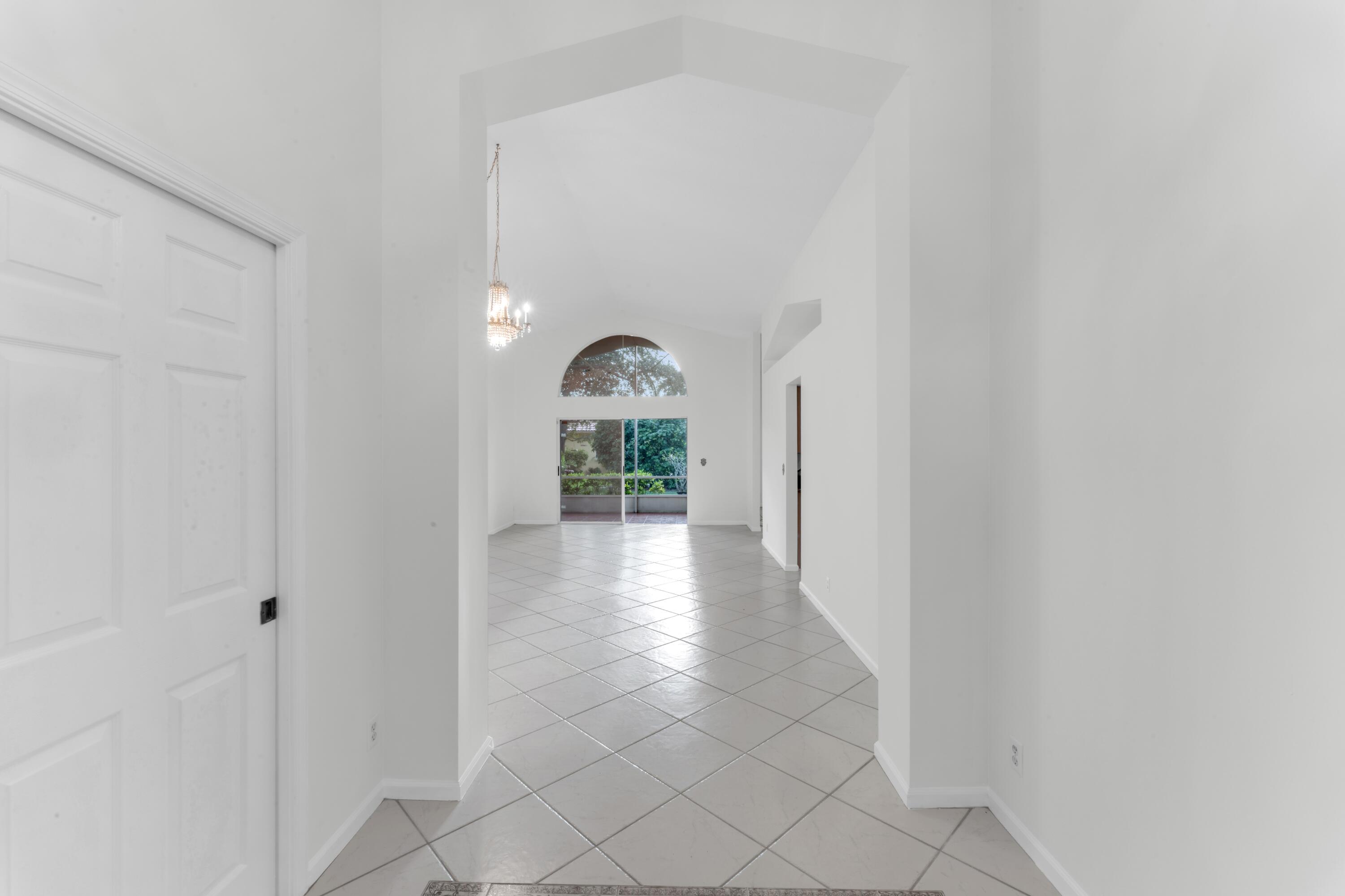 2705 Pointe Circle Greenacres, FL 33413 - Photo 7 of 46 Foyer