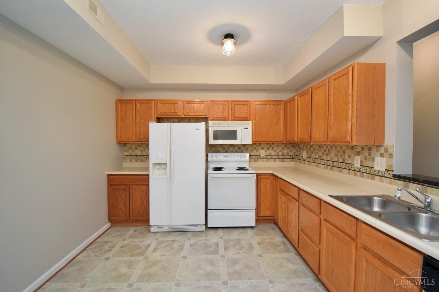 829 Neeb Road, Unit 6 Cincinnati, OH 45233 - Photo 7 of 29 Gallery Image 7
