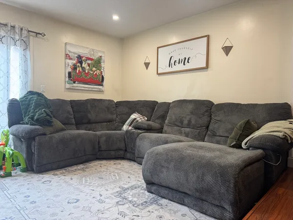 $3,000 | 909 Pleasant Street, Unit 14, Weymouth, MA 02189