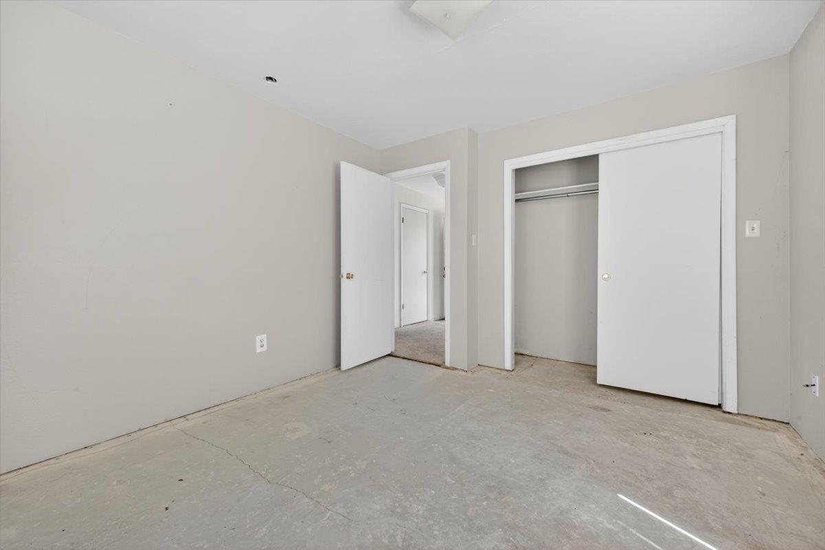 46404 Arroyo Seco Road Greenfield, CA 93927 - Photo 16 of 53 a view of an empty room