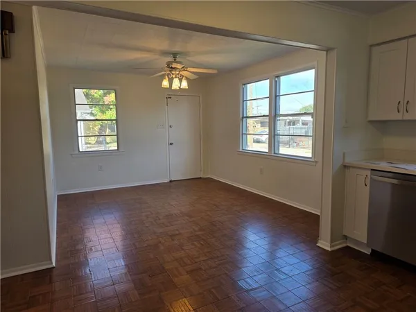 $2,400 | 552 Metairie Lawn Drive, Metairie, LA 70001