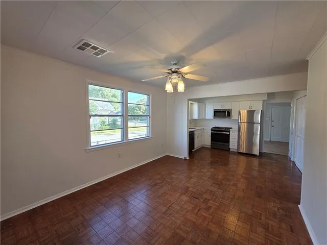 $2,400 | 552 Metairie Lawn Drive, Metairie, LA 70001