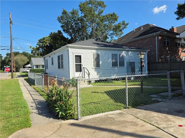 $2,400 | 552 Metairie Lawn Drive, Metairie, LA 70001