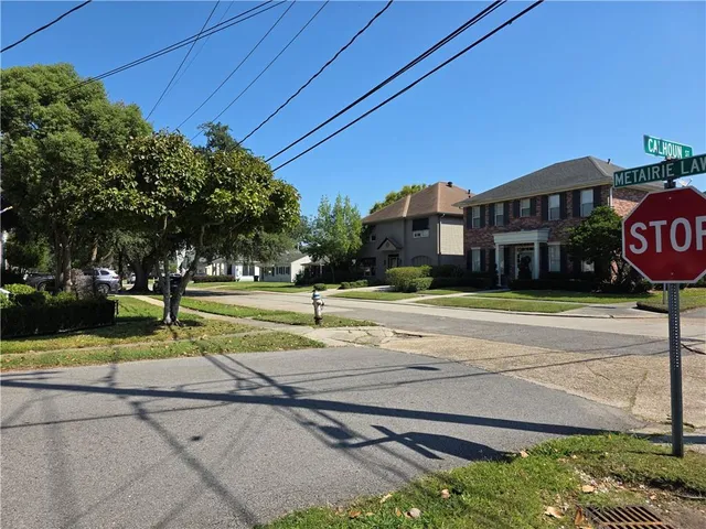 $2,400 | 552 Metairie Lawn Drive, Metairie, LA 70001