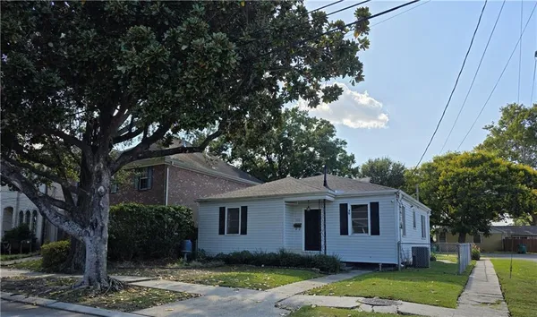 $2,400 | 552 Metairie Lawn Drive, Metairie, LA 70001